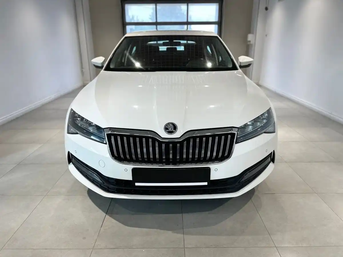 Skoda Superb - Изображение №1