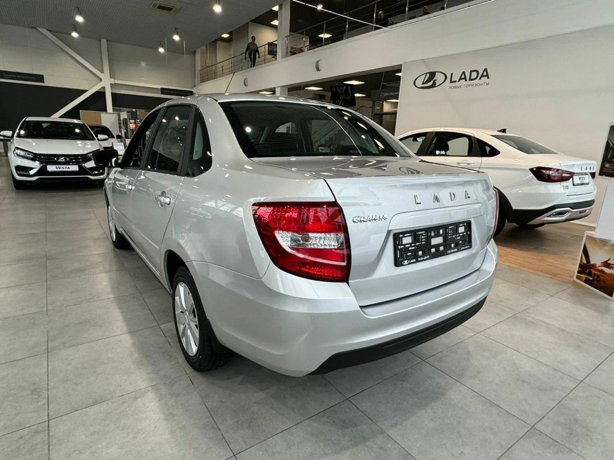 Lada Granta Седан - Изображение №2