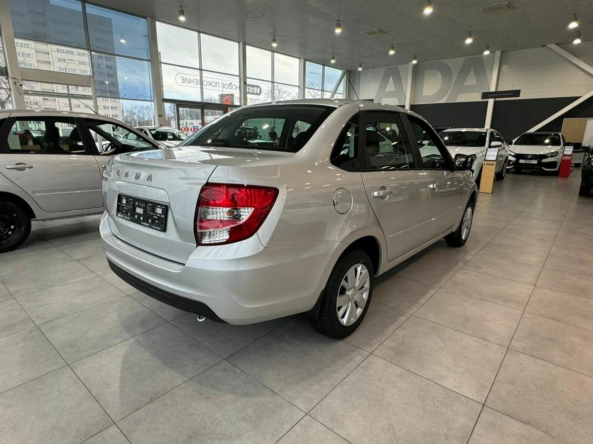 Lada Granta Седан - Изображение №3