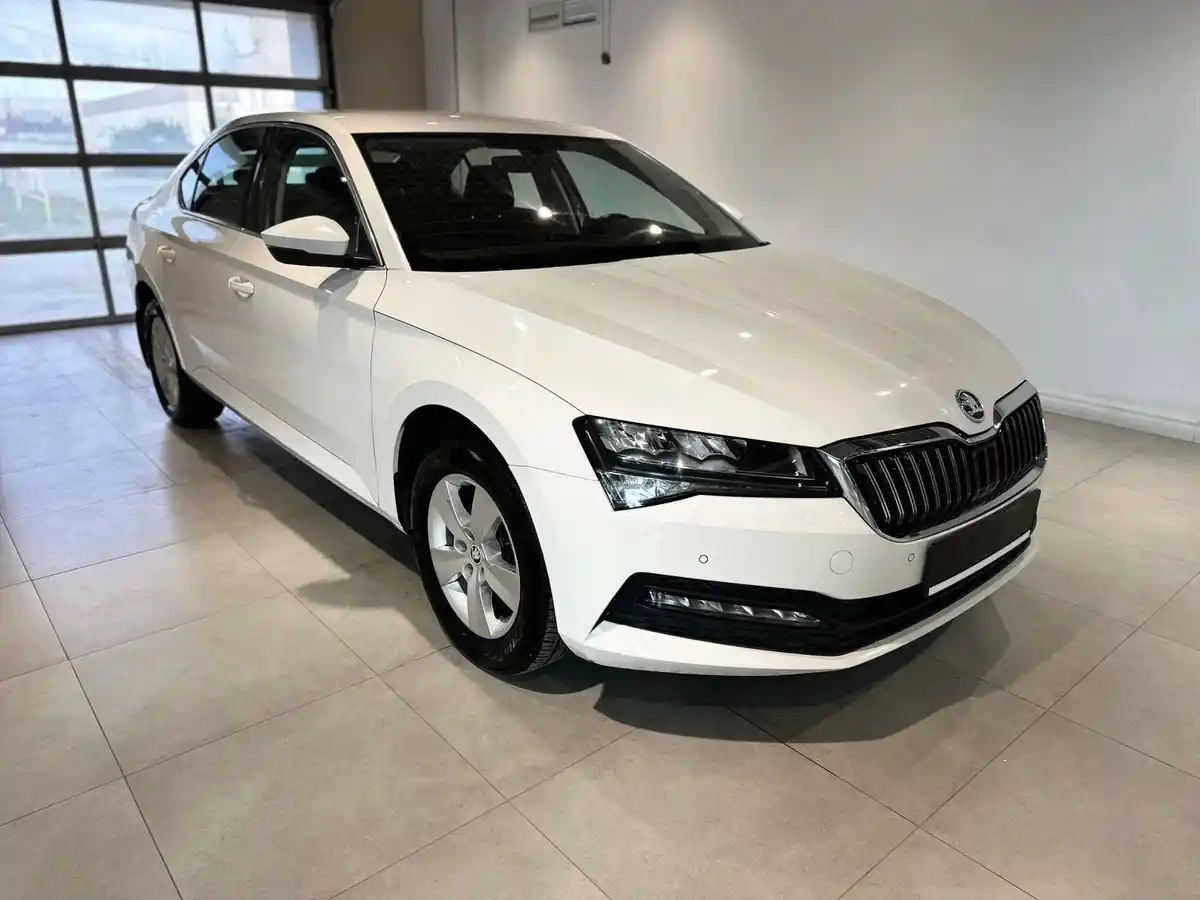 Skoda Superb - Изображение №0
